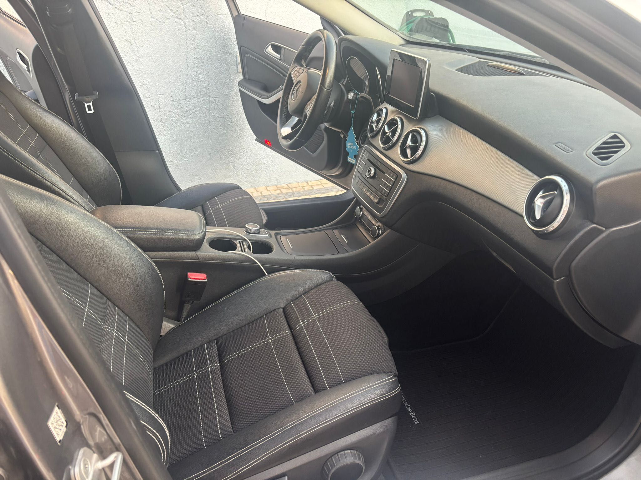 Mercedes-Benz GLA 200cdi - Caixa Automática