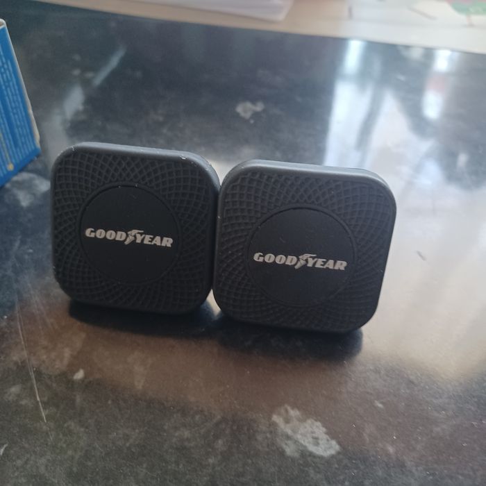 2 imens para carro da goodyear novos
