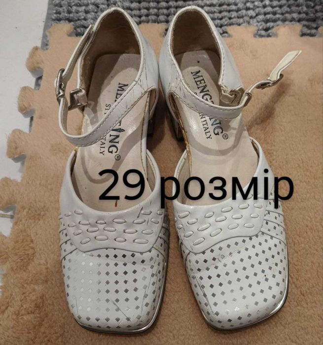 Взуття дитяче черевики босоніжки