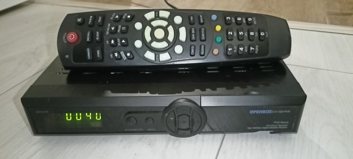 Wzmacniacz satelitarny OPENBOX S11 HD PVR z pilotem