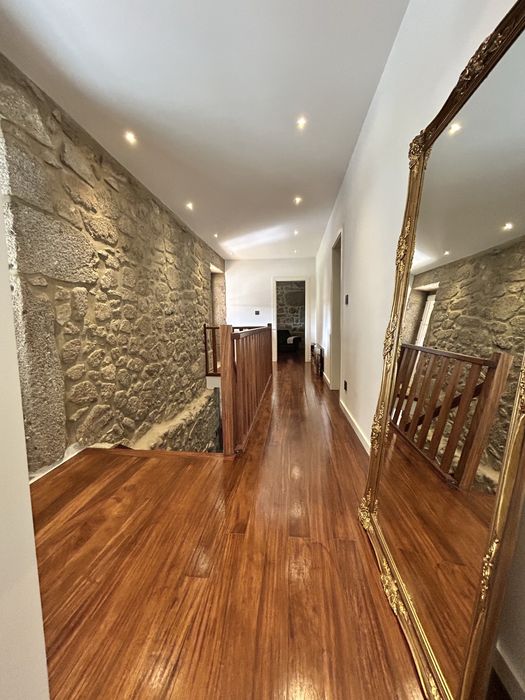 À VENDA - Casa de Pedra Única