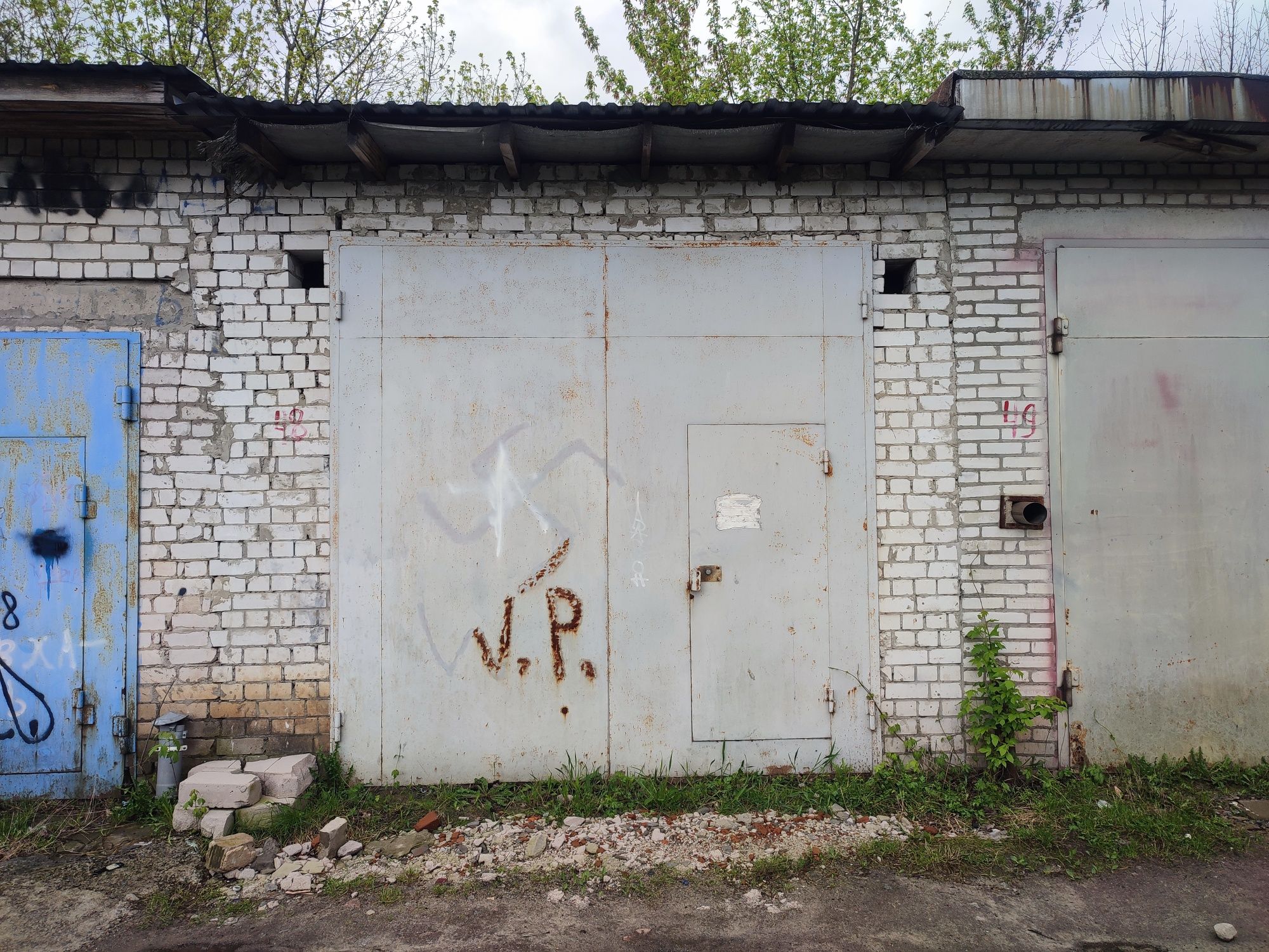 Гараж цегляний м Вишневе напроти поліції вздовж залізниці