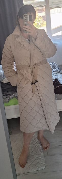 Тепла куртка поясочка немає