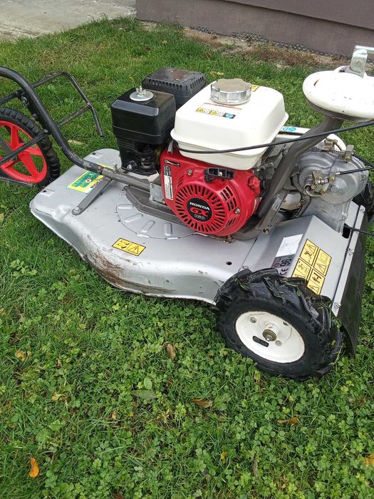 Kosiarka spalinowa z napędem