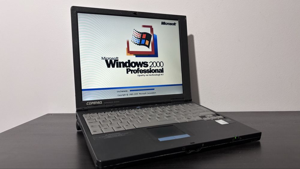 Laptop retro Compaq Armada M300