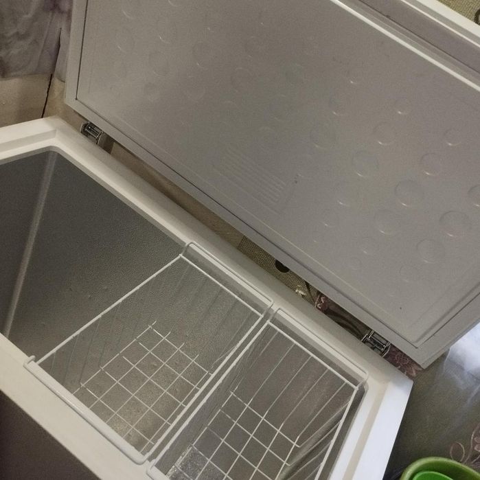 Продам морозильную камеру в отличном состоянии цена  8500 + торг