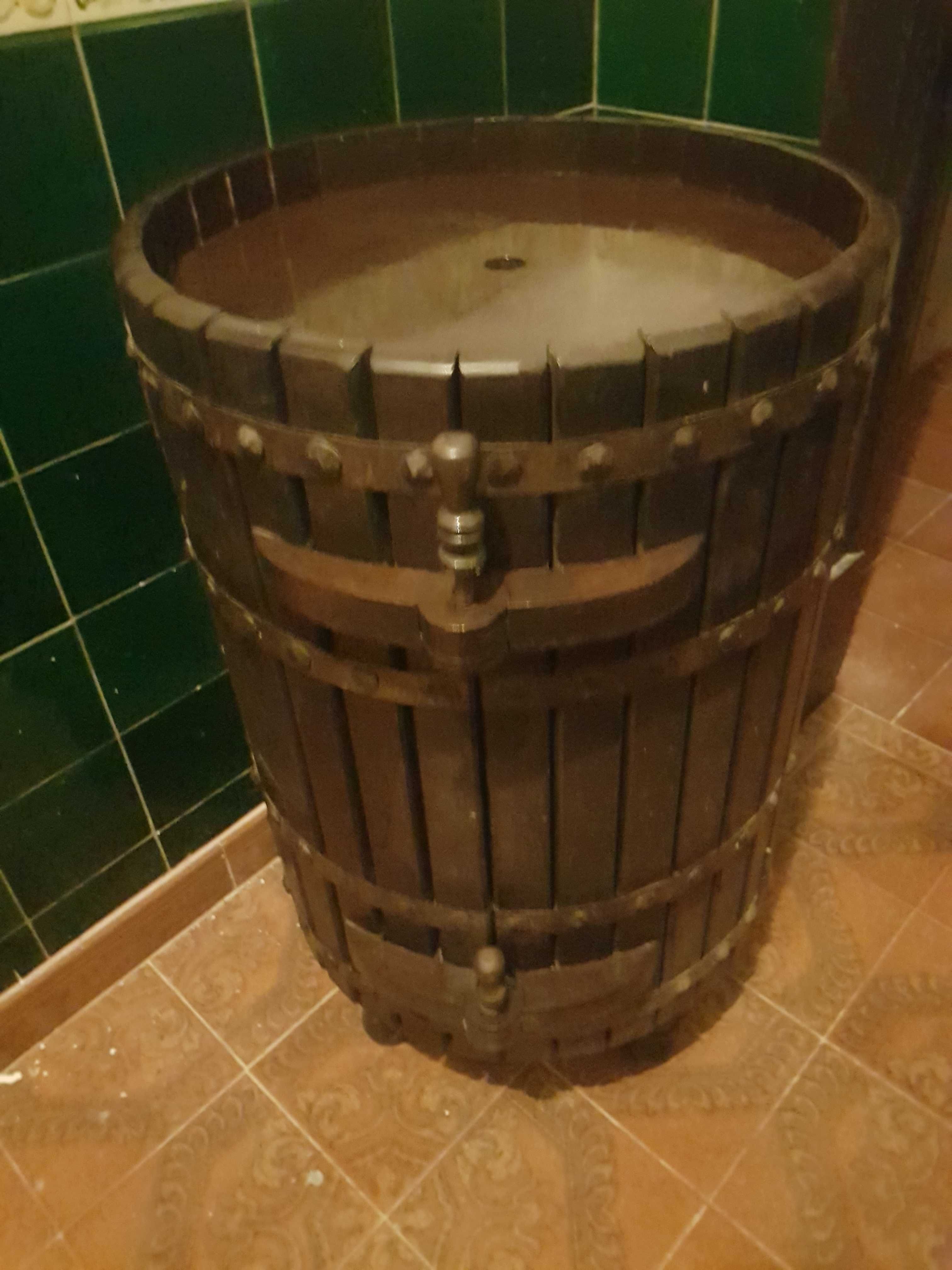 Vendo garrafeira em forma de barril