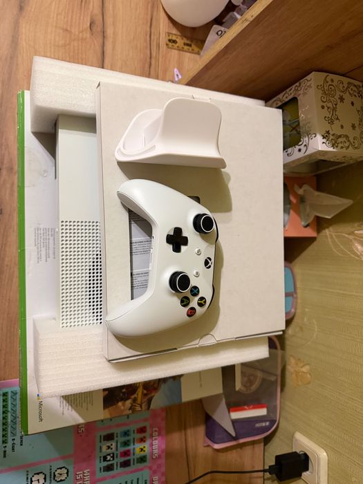 Xbox one s 500 gb в ідеальному стані