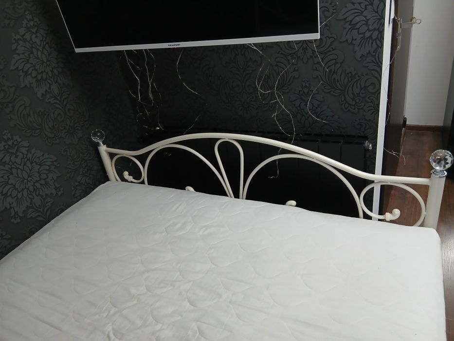 Metalowe białe łóżko Glamour plus Materac i stelaż