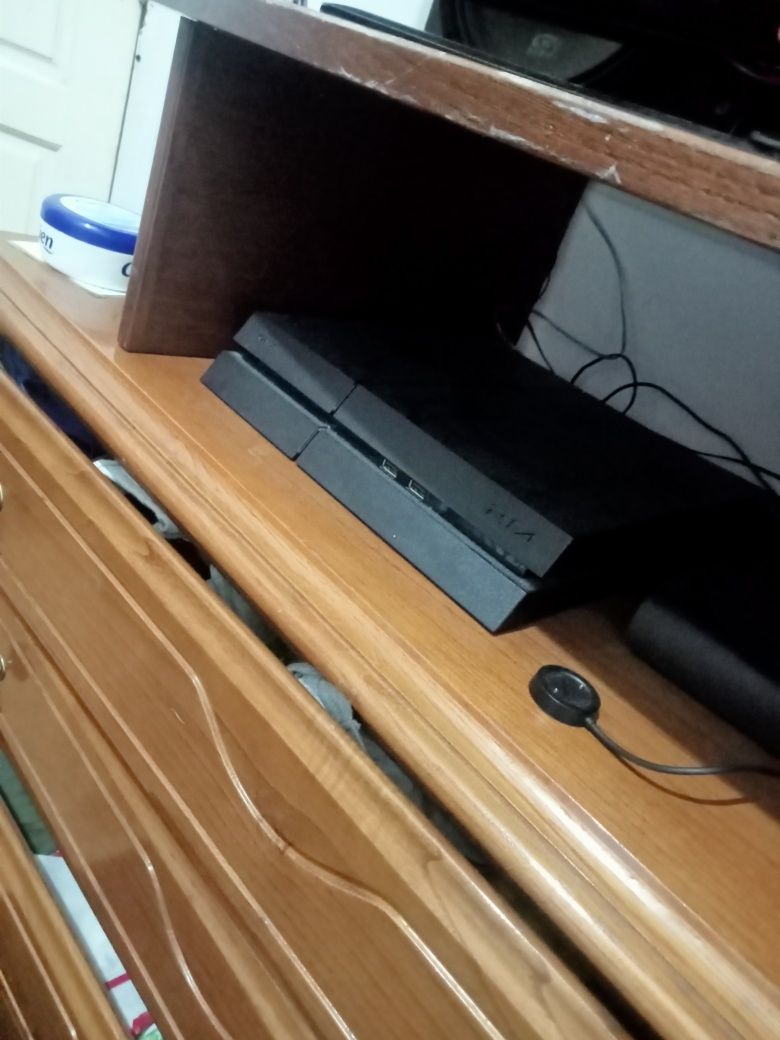 PlayStation 4 em bom estado