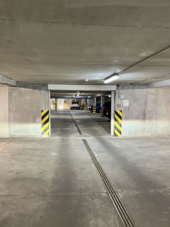 Szczecin Warcislawa  - miejsce postojowe w hali garazowej