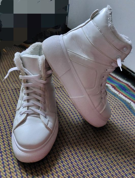 Жіночі білі зимові черевики. Женские зимние ботинки. Зимове взуття.