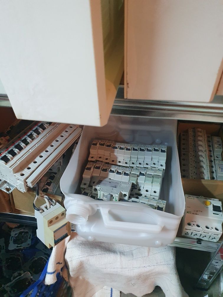 Skrzynki rozdzielnie elektryczne itd