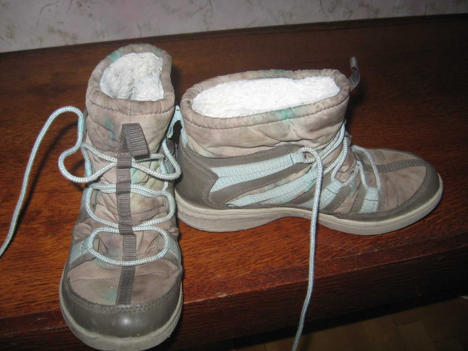 Фирменные (США ) женские зимние ботинки серого цвета