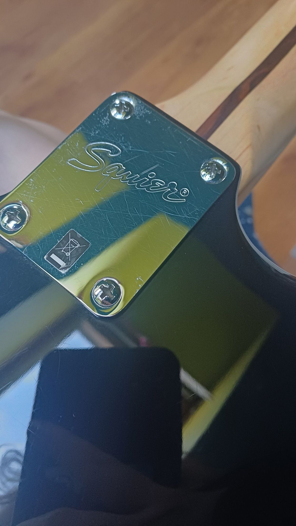 Squier Affinity Stratocaster SSS 2010 (by Fender) gitara + pokrowiec