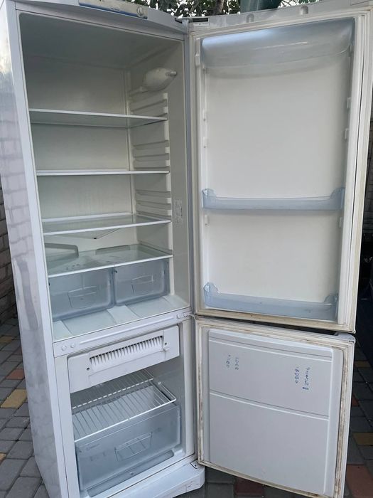 Холодильник двухкамерный Indesit