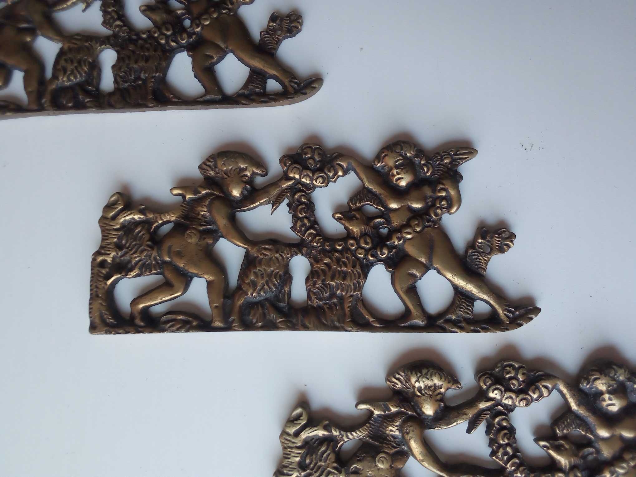Puxadores e apliques decorativos para móvel, em latão