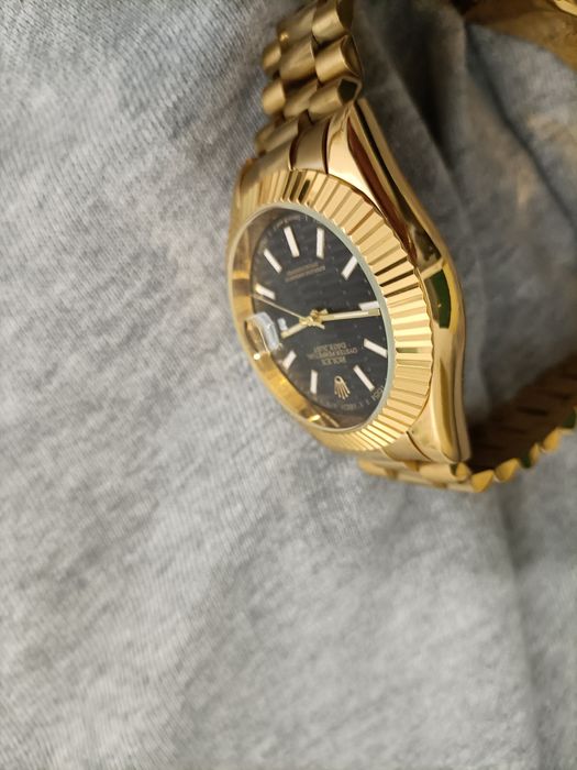 Relógio dourado automático