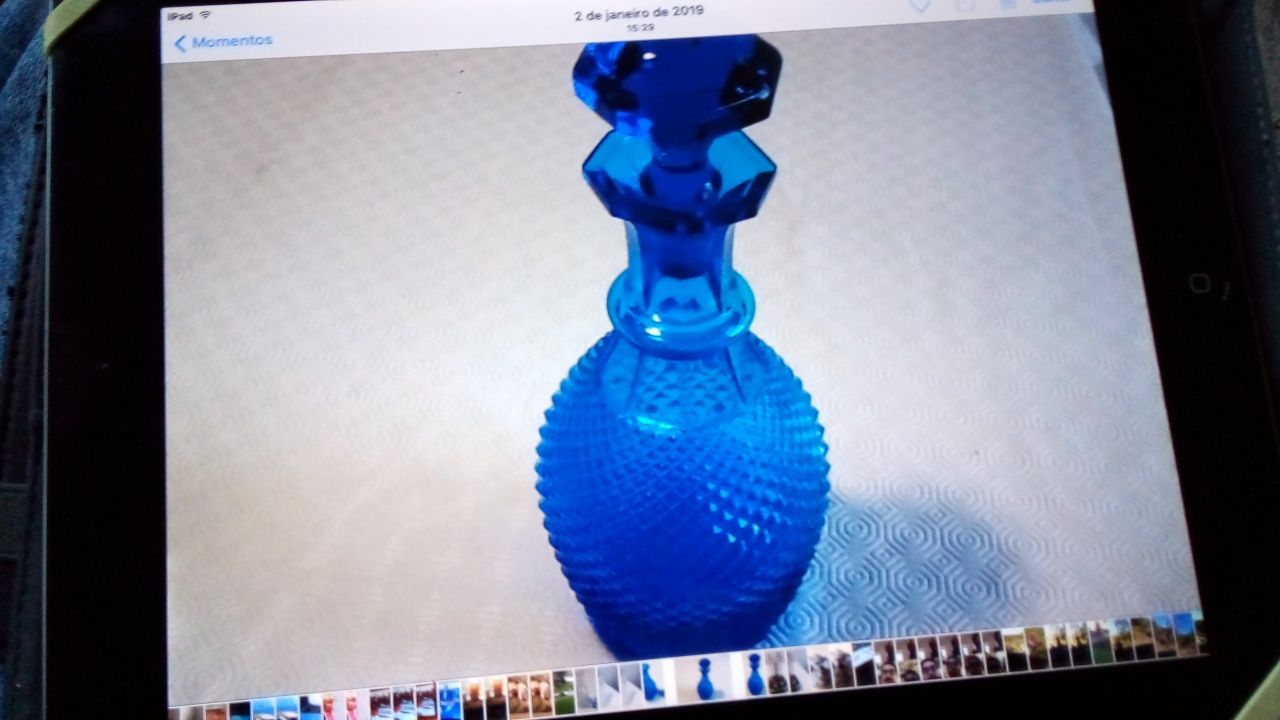 Para deocupar Vendo garrafa de ristal blu