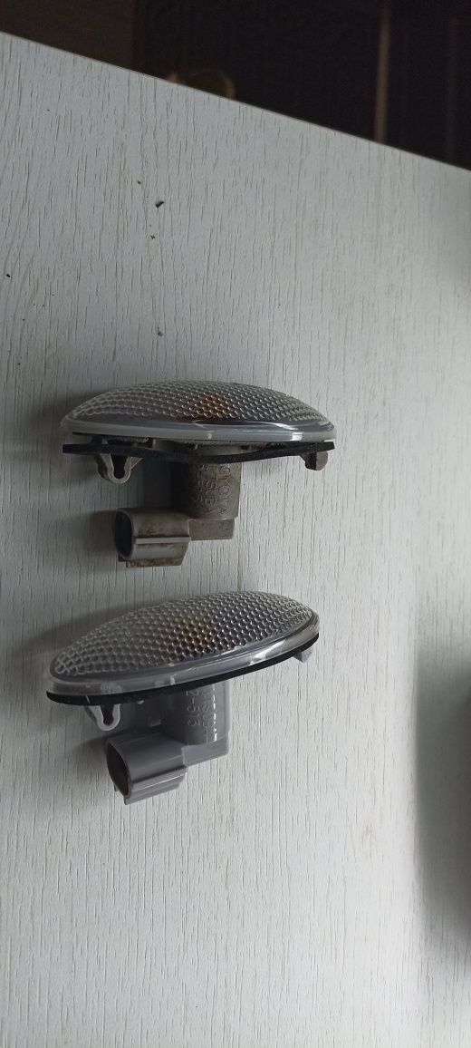 Повторітелі поворотів Тойота