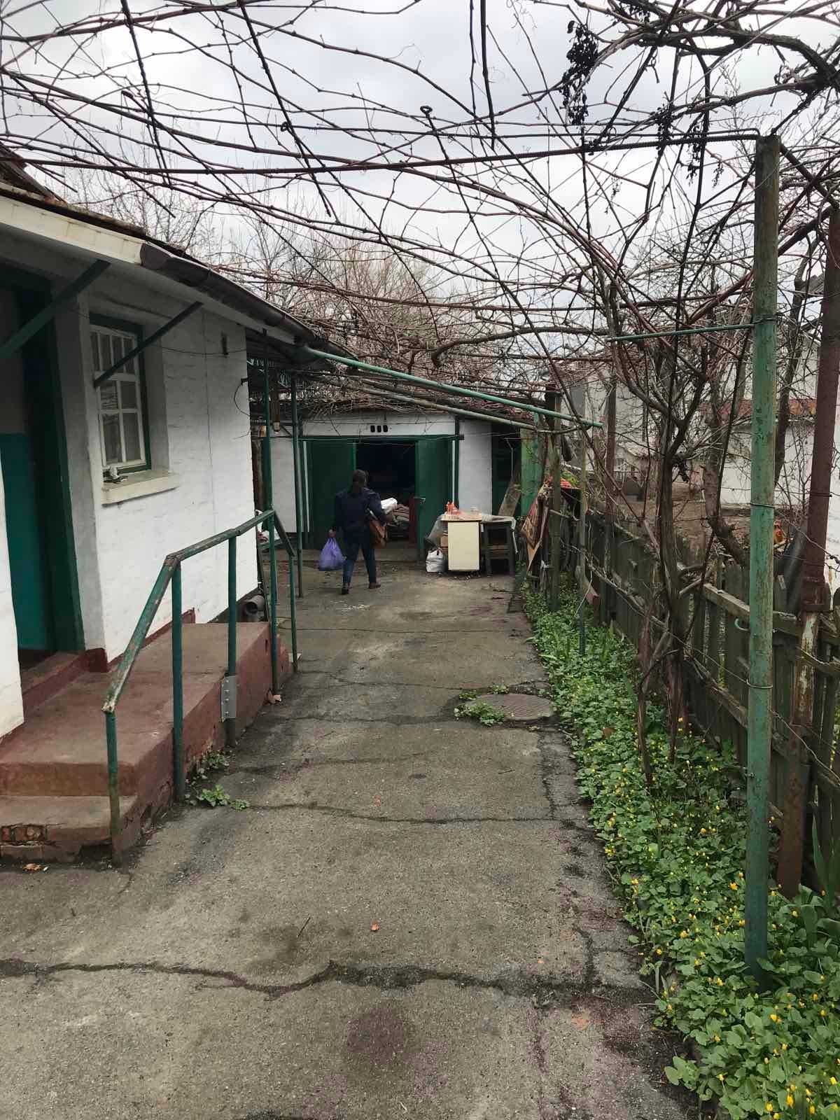 Продам 1/2 домовладения - ул. Станичная-р-н Гагарина, въезд и гараж!