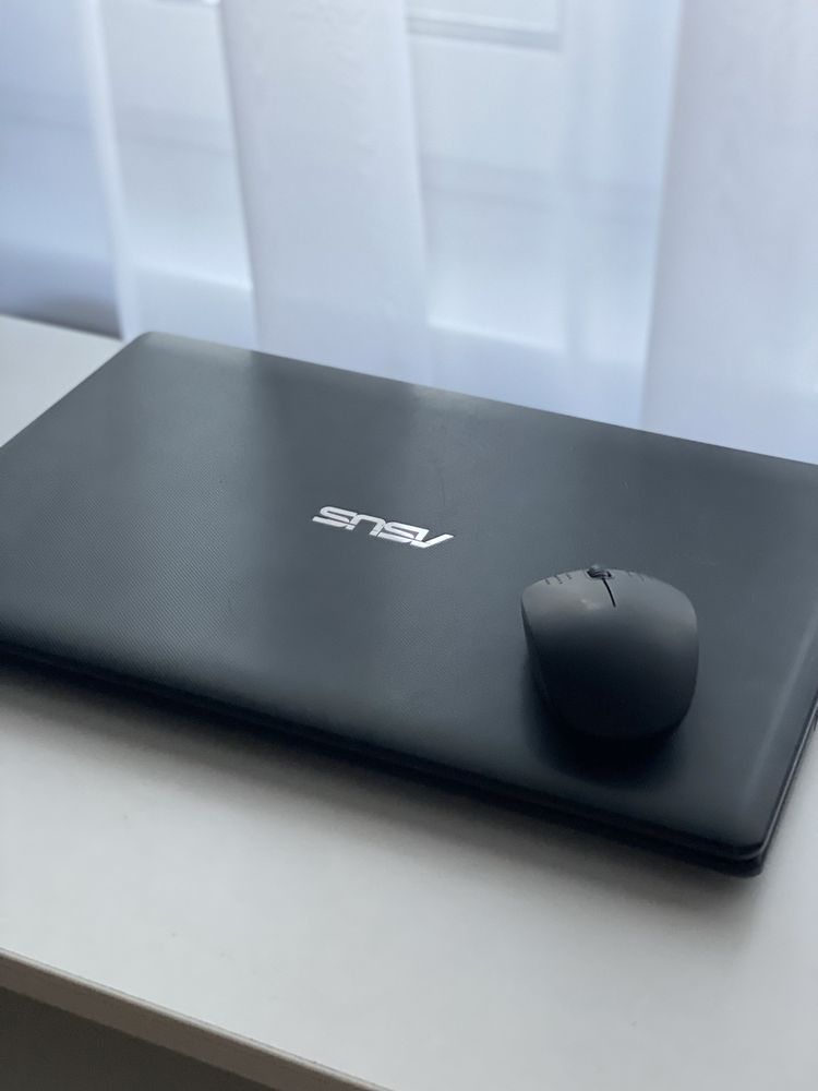 Ноутбук Asus amd a4 quad-core на запчастини