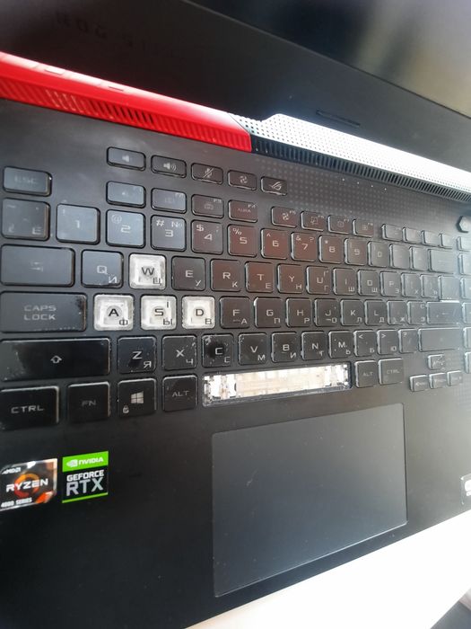 Продаю игровой ноутбук RogStrix Asus G513