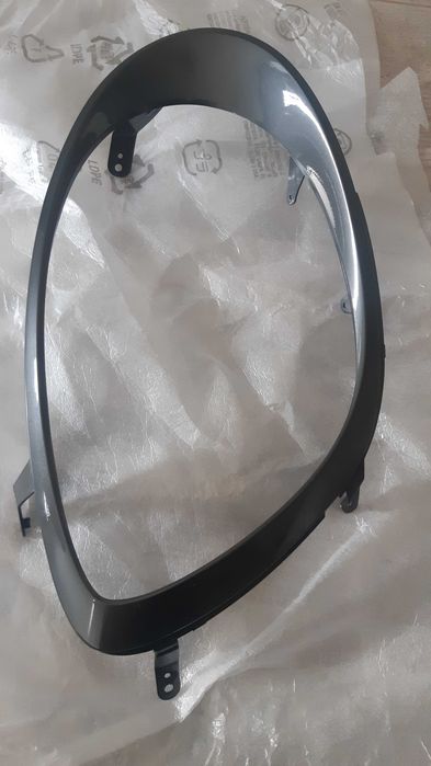 Alfa Romeo mito ramka lampy OKULAR refelktora przód NOWA !!!