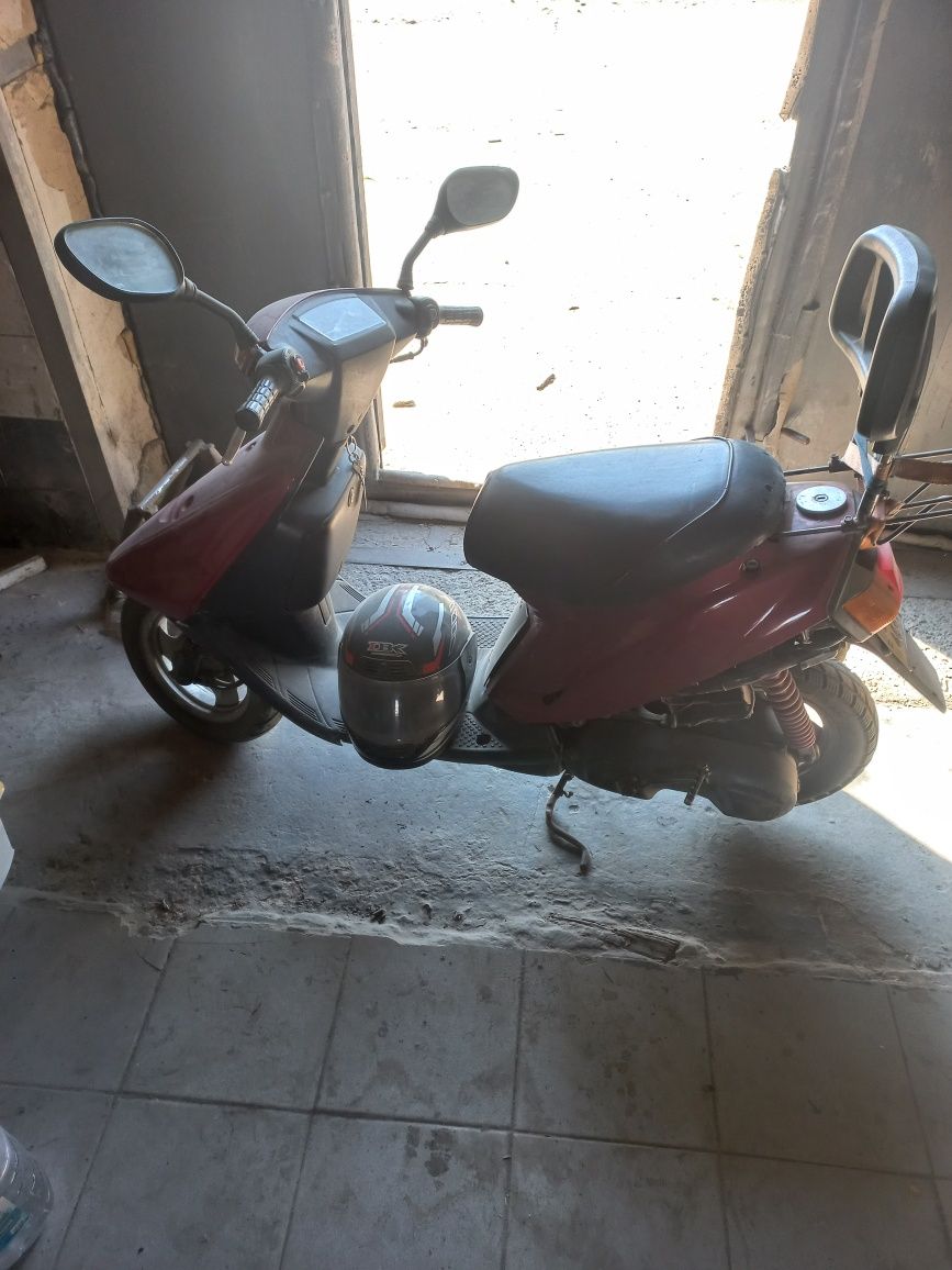 Продам скутер Yamaha Jog