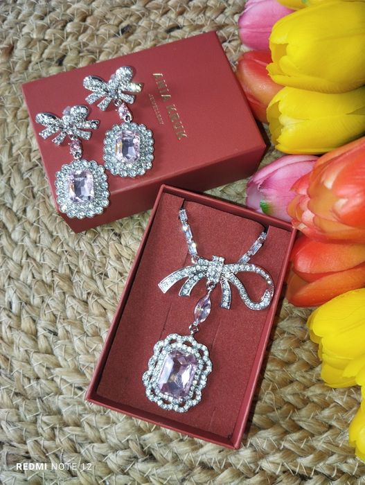 Komplet eleganckiej biżuterii zestaw kryształki cyrkonia pudełko