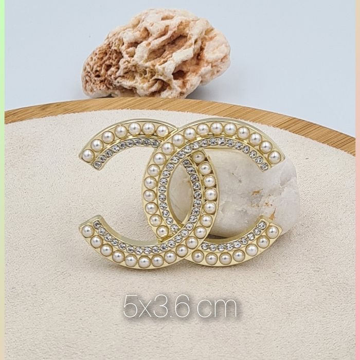 Broszka cc złota cyrkonie perełki białe ozdoba na ubranie stal chirurg