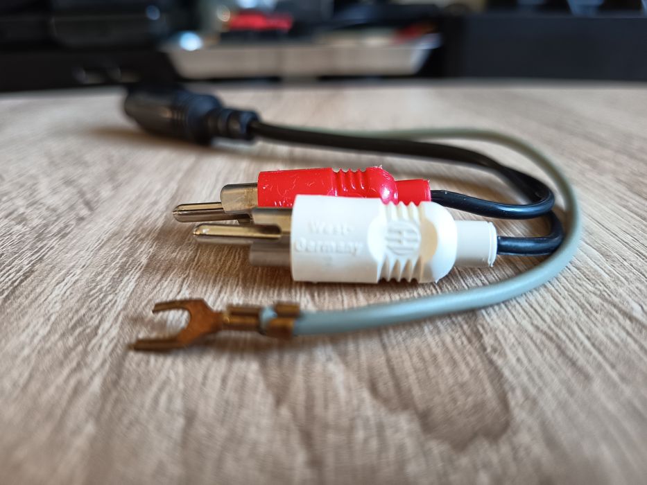 Złącze gramofonowe cinch / 5DIN + masa