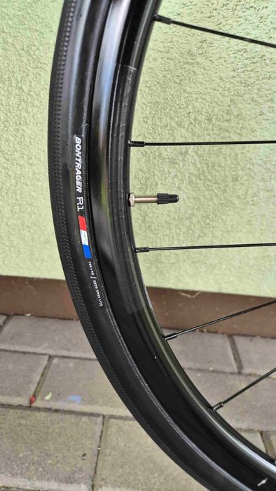 TREK domane r44 AL2 gravel road+ sztywne osie