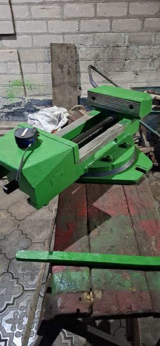 Продам тиски станочные, фрезерные, слесарные  тиски  25см 250мм