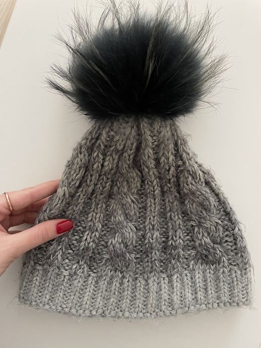 Ciepla czapka z pomponem Fraternity