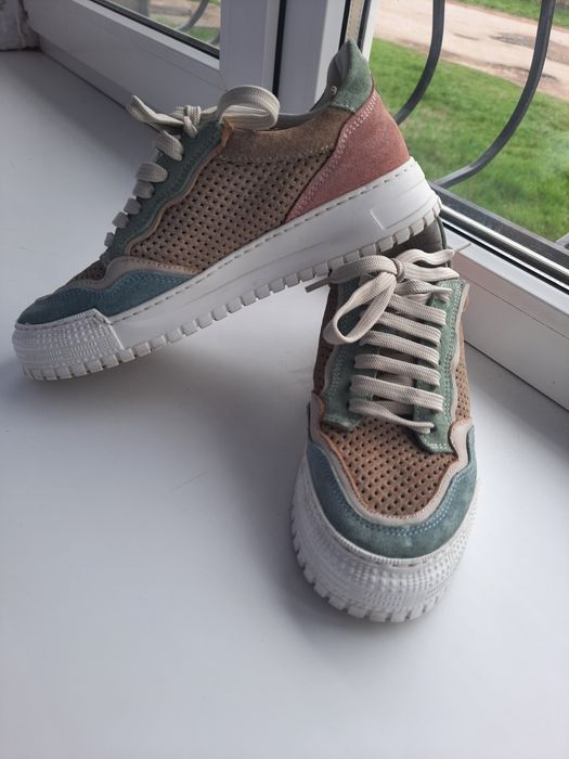 Кросівки замшеві жіночі