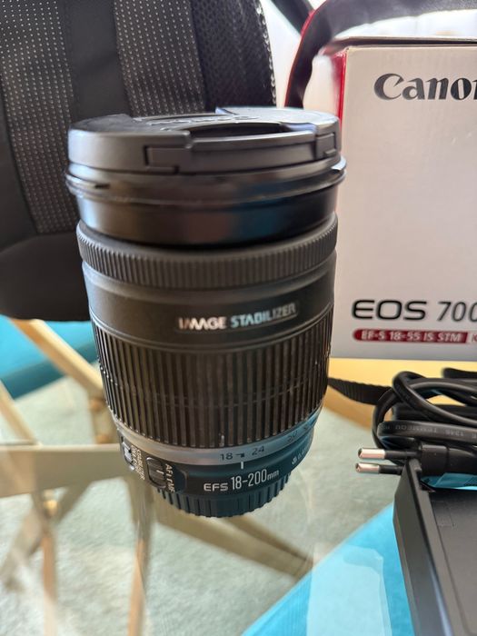 Pack Câmara Digital Canon EOS 700D + Acessórios + Objetiva 18-200mm