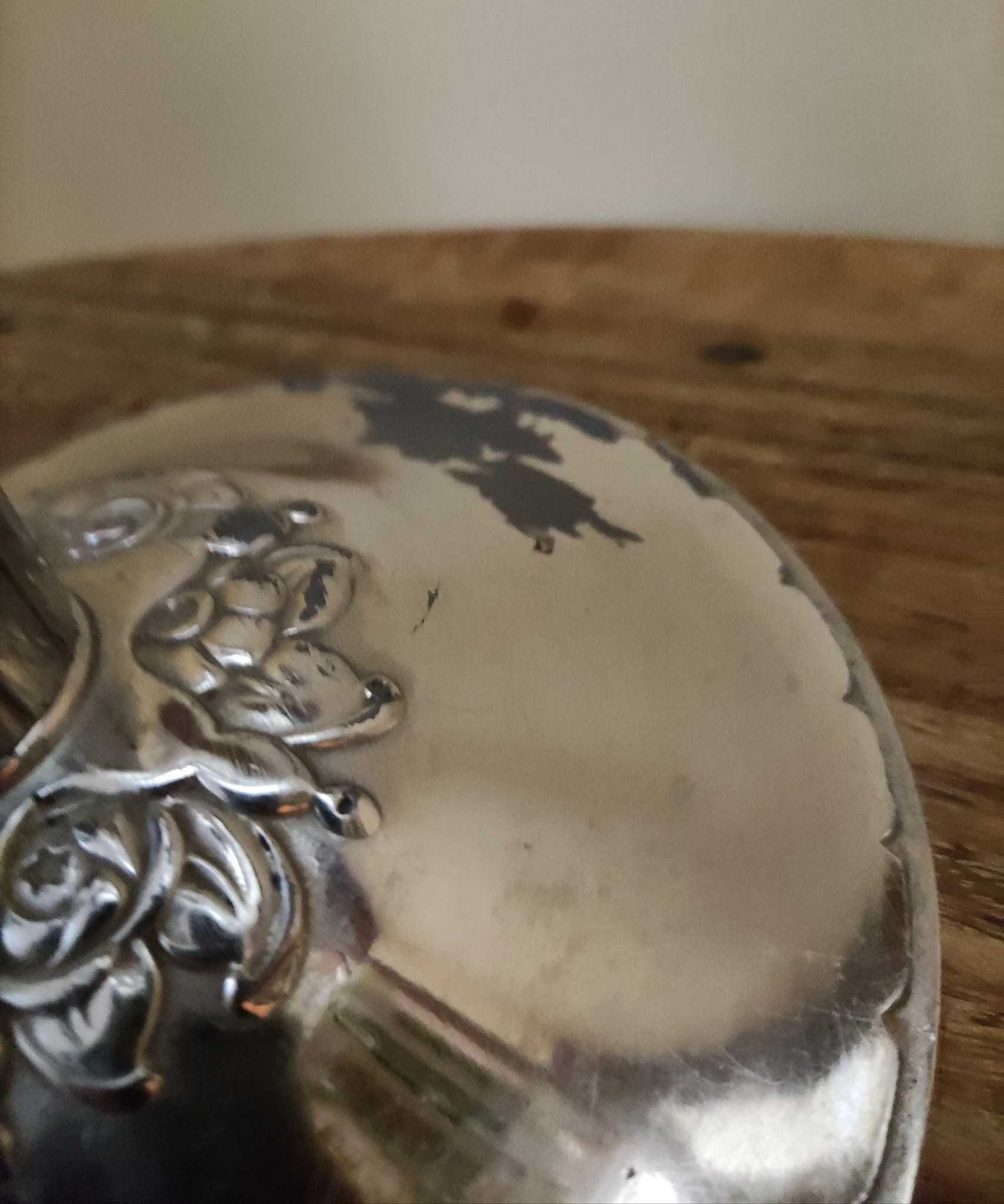 Candeeiro a petróleo antigo em metal cromado