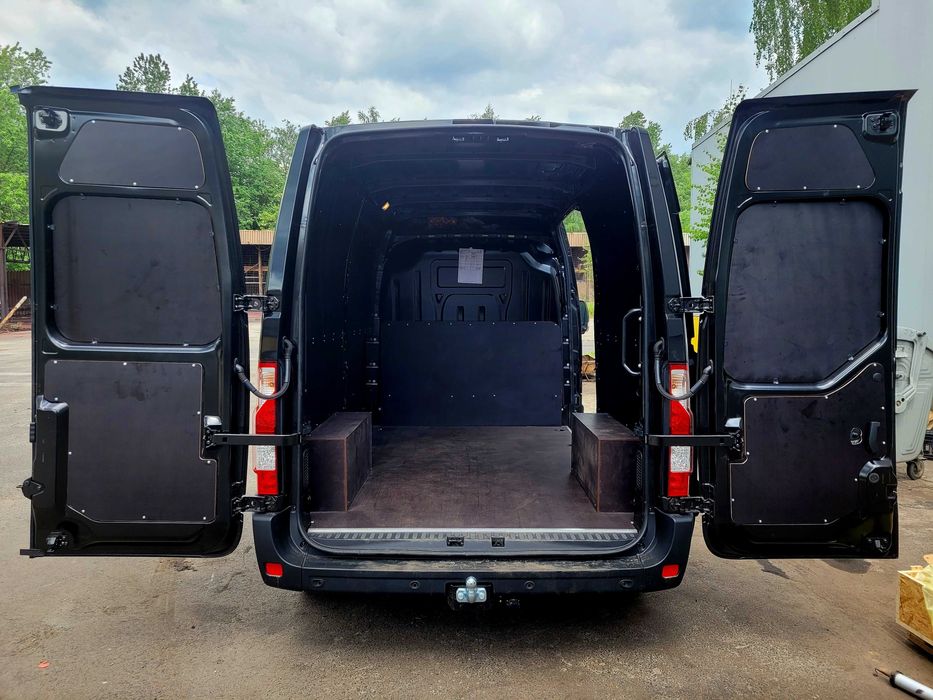 Zabudowa busa, Renault Master L2H2 zabudowa paki ze sklejki