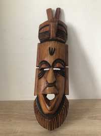 Drewniana maska ręcznie rzeźbiona