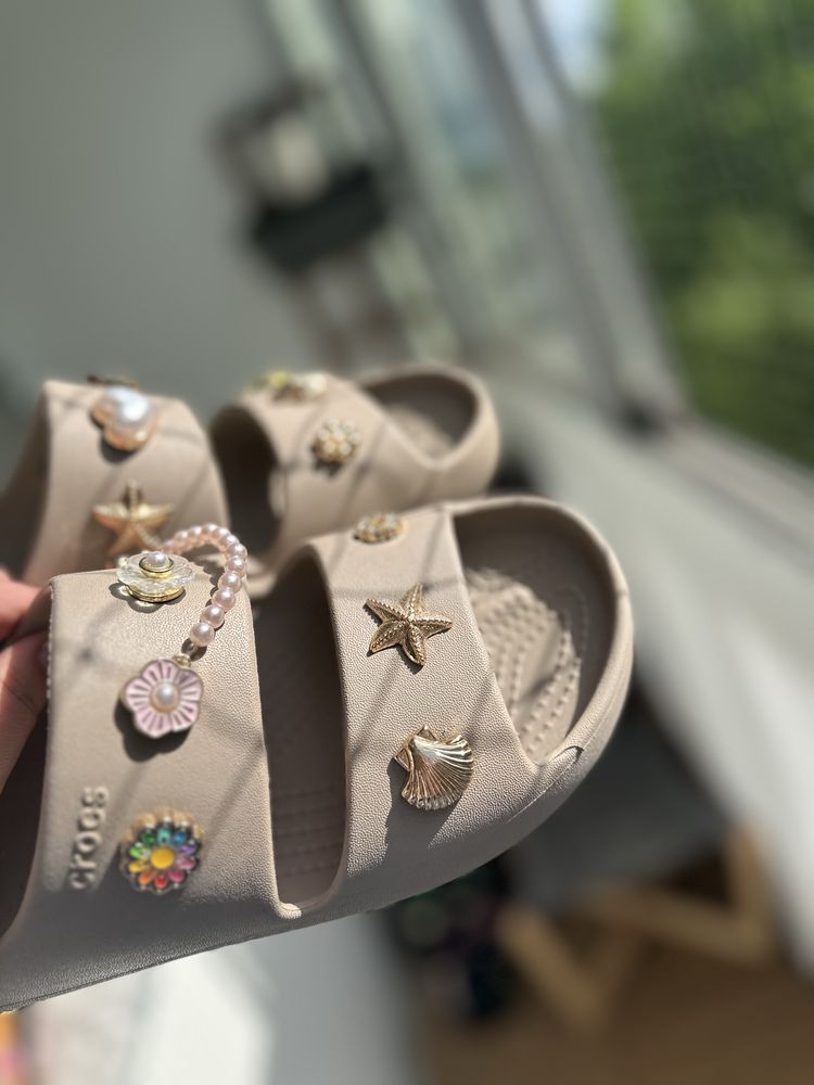 Crocs baya platform beżowe beż przypinki przypinka r. 39