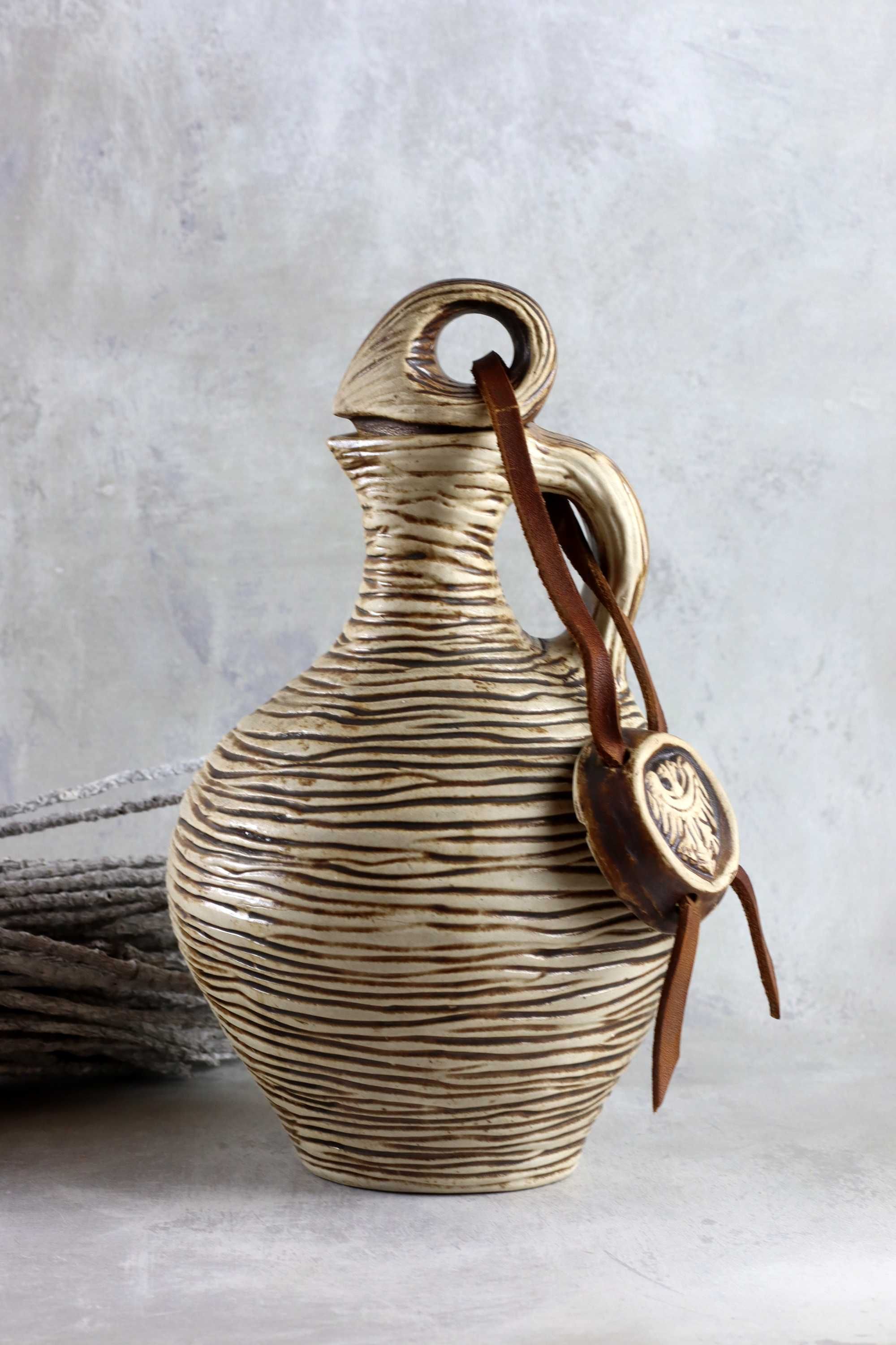 Brązowy ceramiczny gąsiorek Elcer Bytom karafka butla ceramika prl