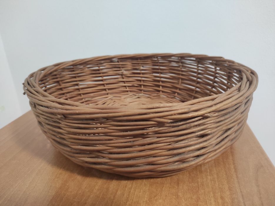 Płaski kosz wiklinowy, taca