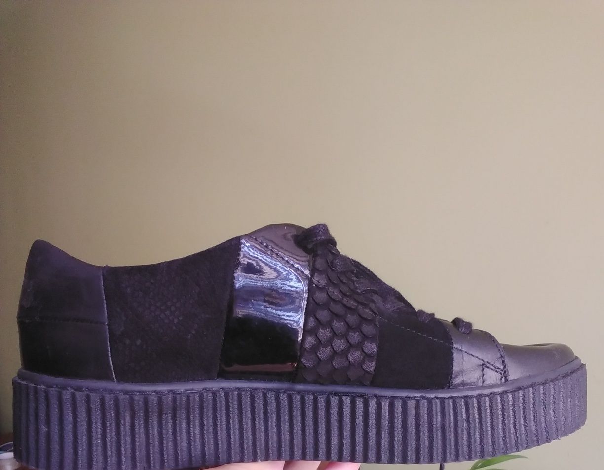 Жіночі шкіряні мокасини Clarks.