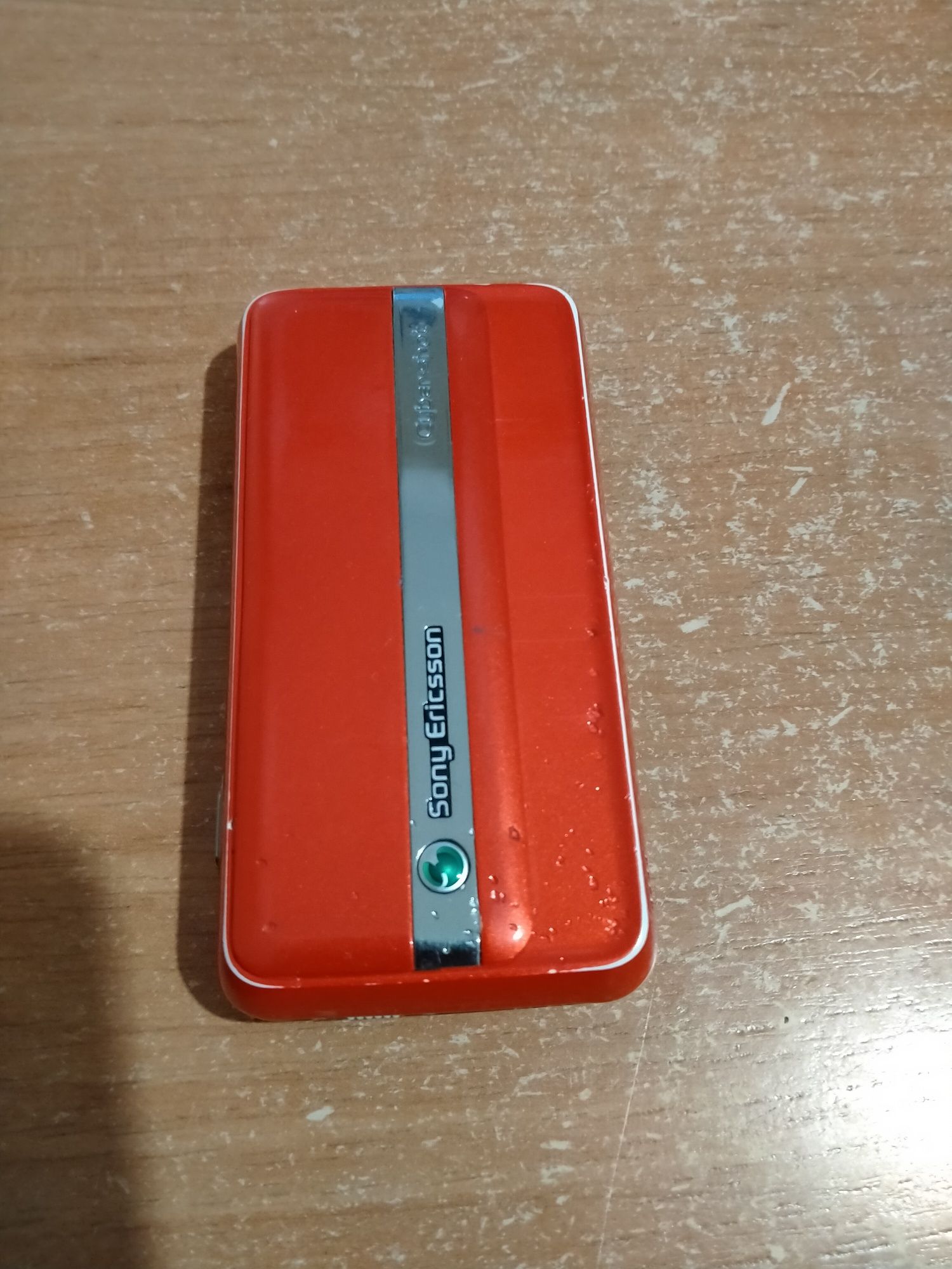 Телефон кнопочный Sony Ericsson c903 под ремонт на запчясти.