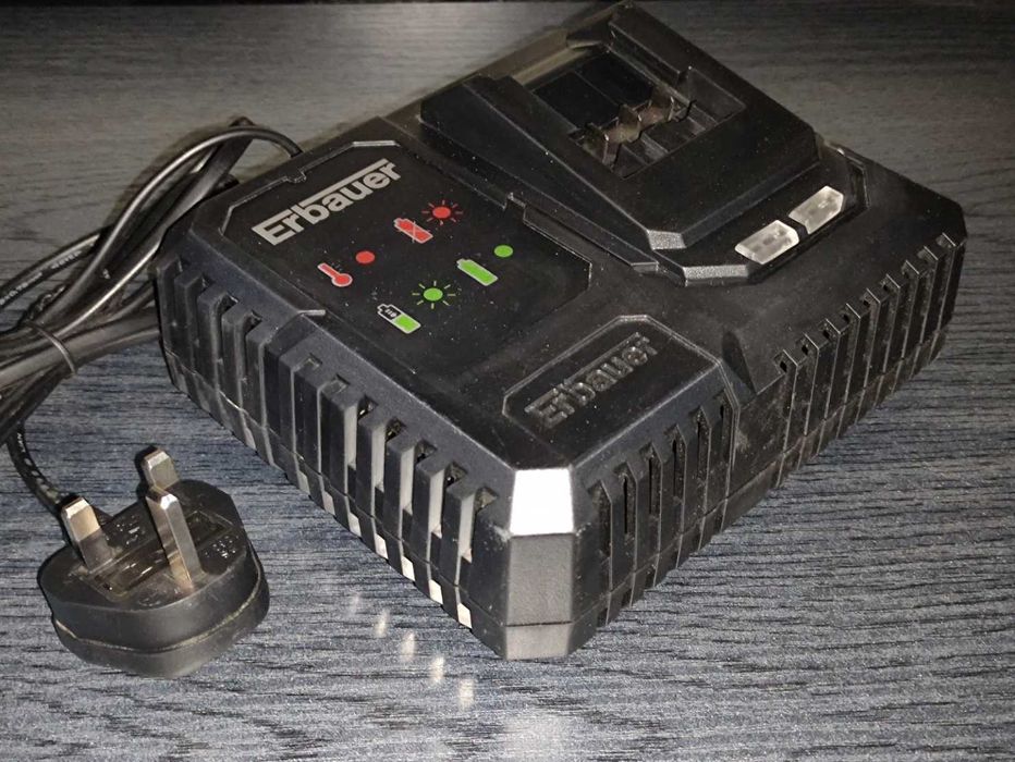 Erbauer szybka ładowarka 6A do akumulatorów serii EXT (EFC18-Li)