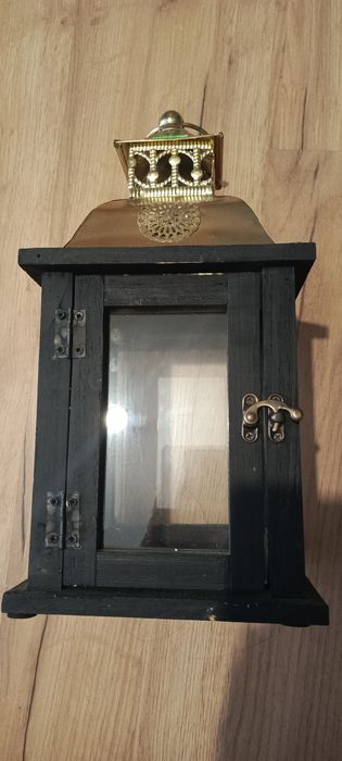 Lampion wzorowany na starych lampach.