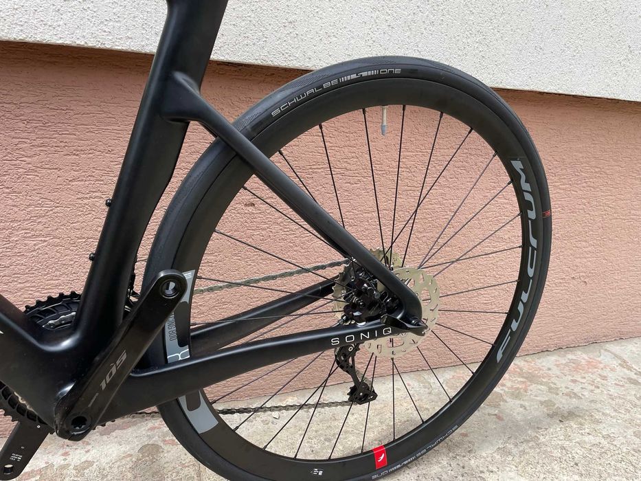Rower szosowy Apex Soniq, full carbon, Shimano 105 12s, pakiet, hurt