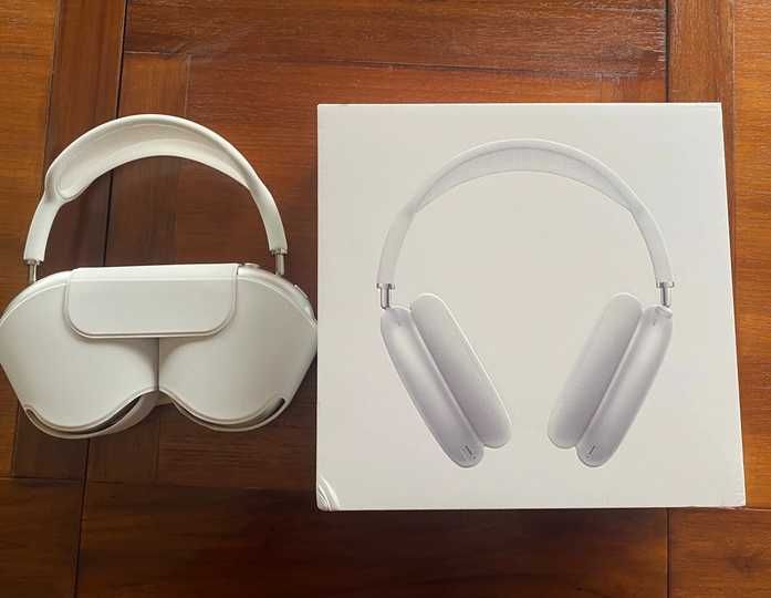 Apple Airpods max silver