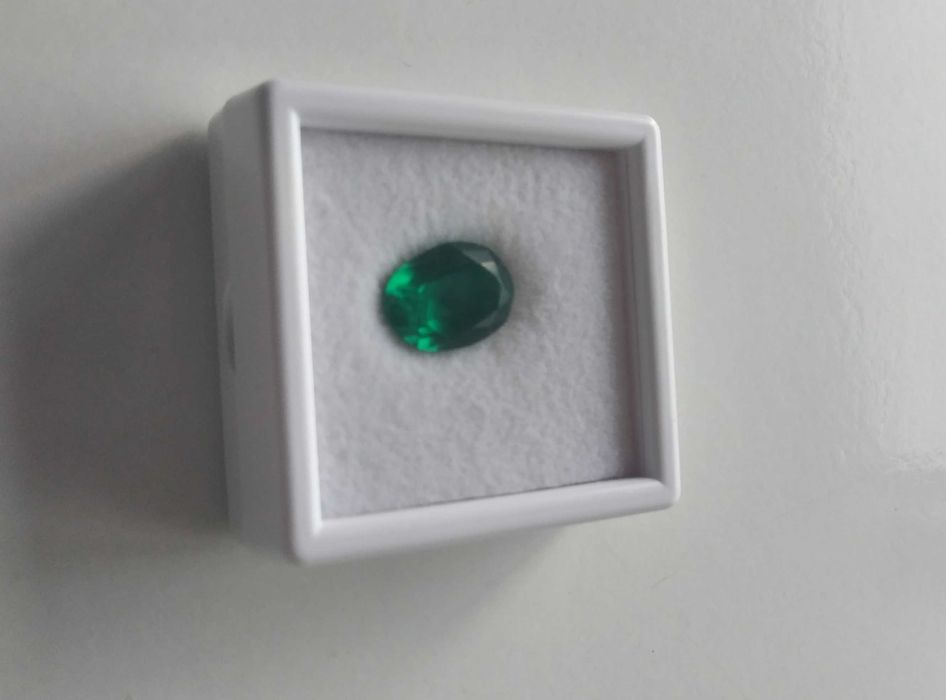 Pedra preciosa Esmeralda com certificado